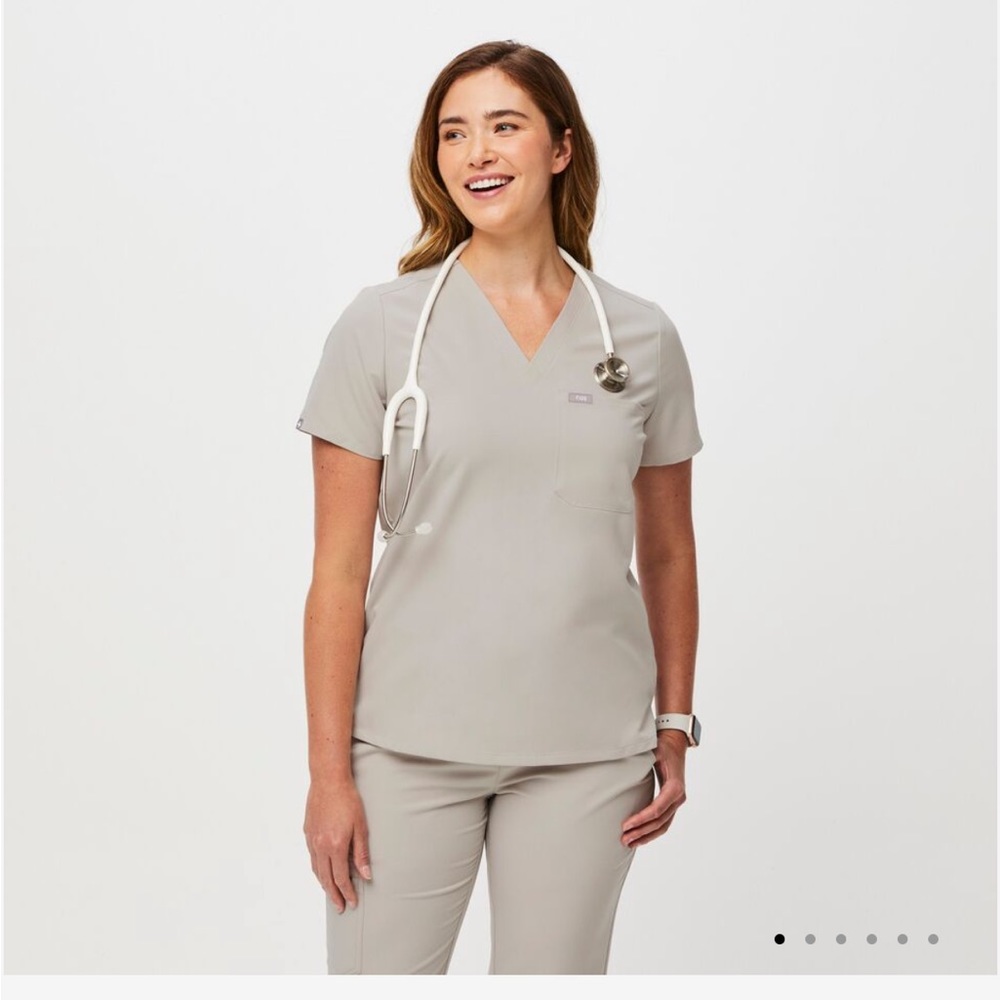 WEAR FIGS CATARINA BONE TOP